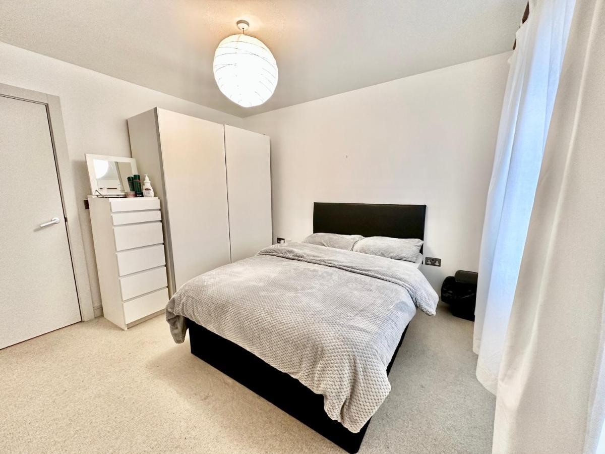 Cosy Canal View Apartment Cardiff Bay Exterior photo